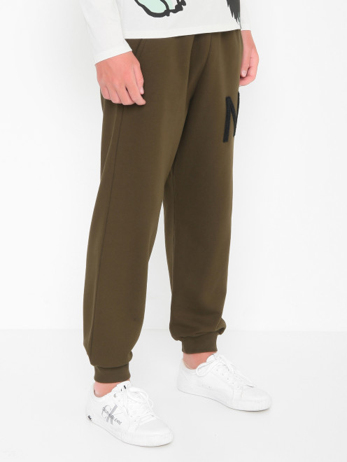 Трикотажные брюки с аппликацией N21 - МодельВерхНиз